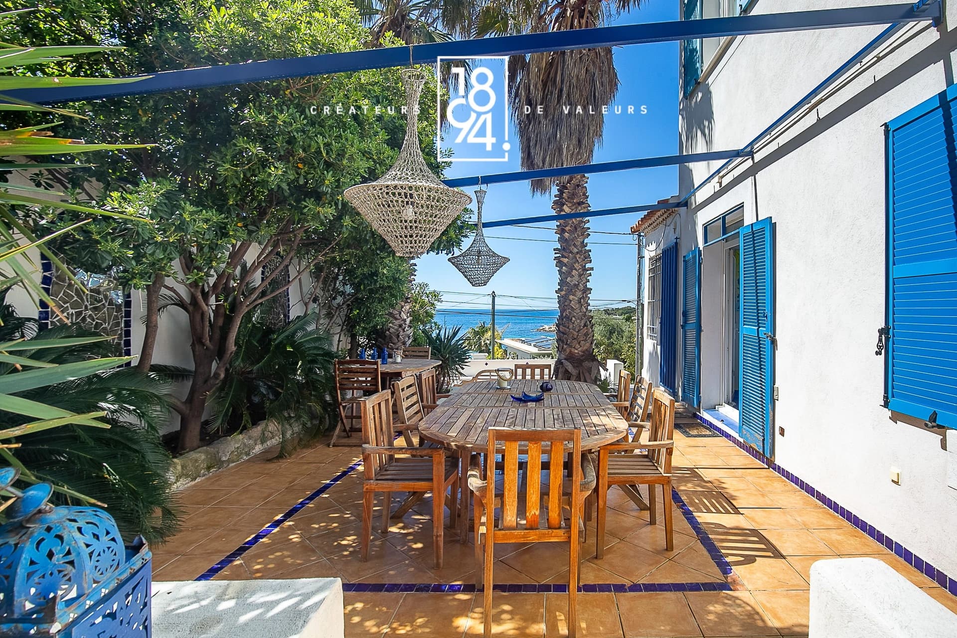 À Vendre propriété de luxe avec possibilité d'usage mixte composée de 2 villas vue mer de 322 m²