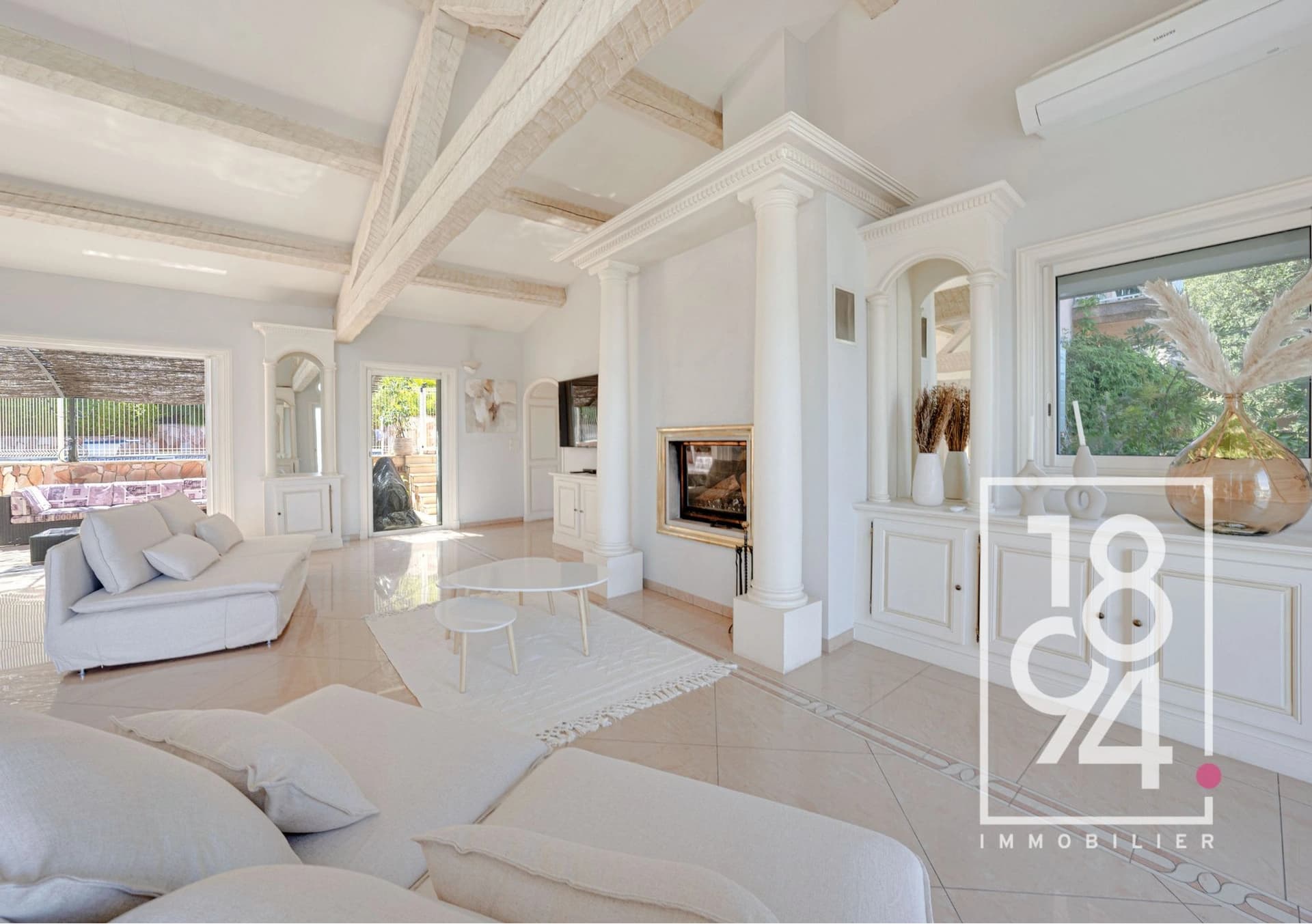 Propriété de 292 m² en position dominante avec vue mer à Gassin